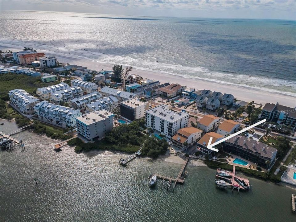 合同活跃: $549,500 (2 贝兹, 2 浴室, 1310 平方英尺)