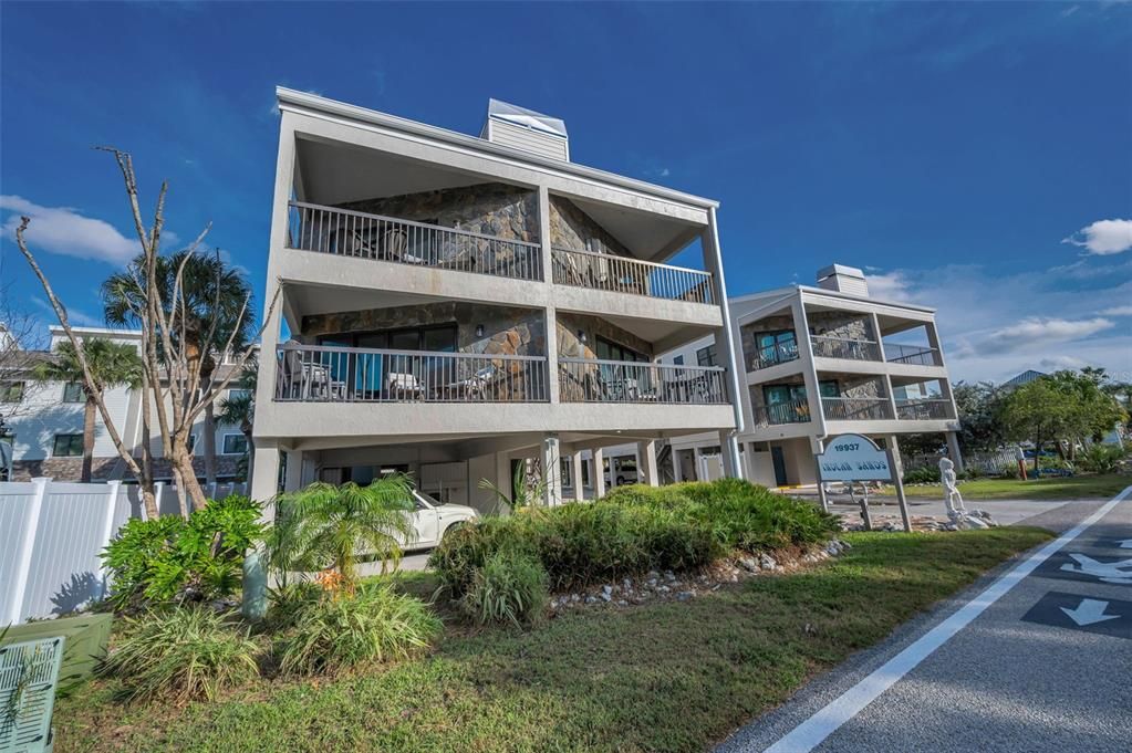 合同活跃: $549,500 (2 贝兹, 2 浴室, 1310 平方英尺)