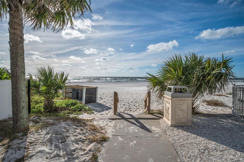 合同活跃: $549,500 (2 贝兹, 2 浴室, 1310 平方英尺)