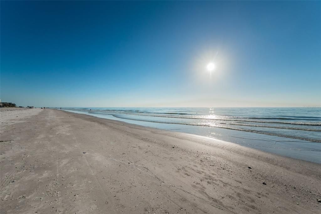 合同活跃: $549,500 (2 贝兹, 2 浴室, 1310 平方英尺)