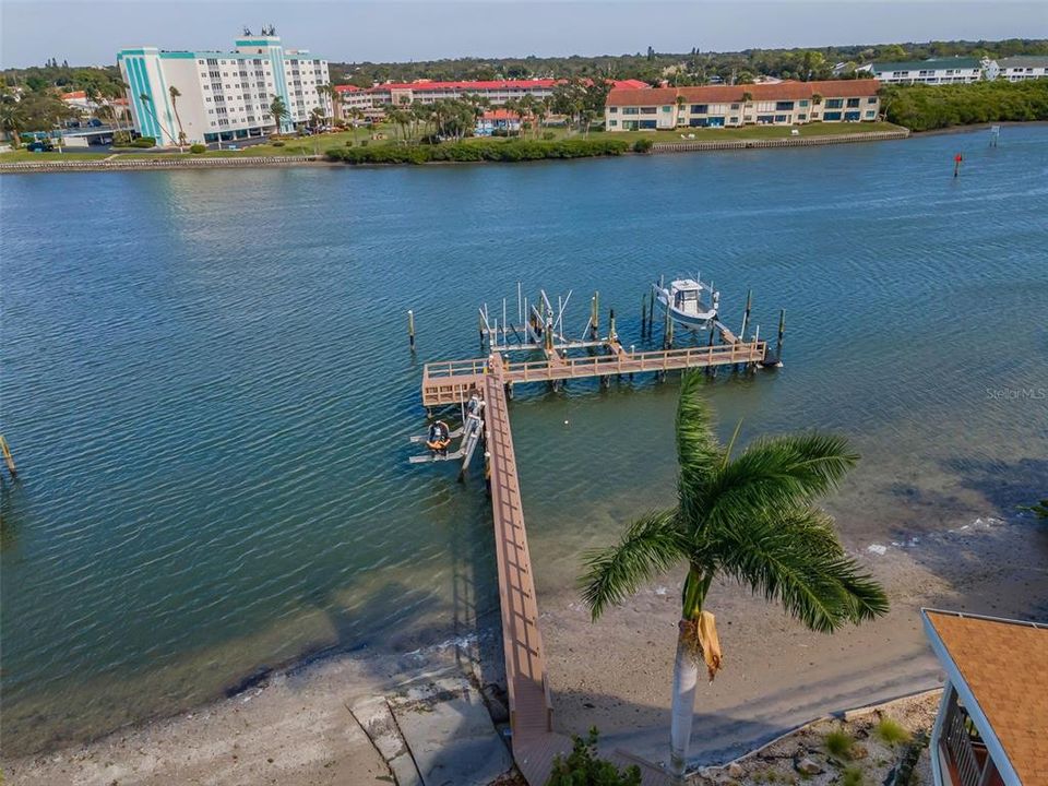 合同活跃: $549,500 (2 贝兹, 2 浴室, 1310 平方英尺)