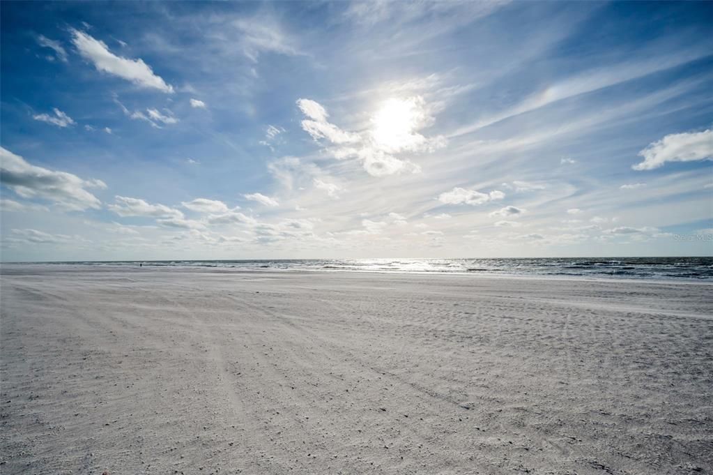 合同活跃: $549,500 (2 贝兹, 2 浴室, 1310 平方英尺)