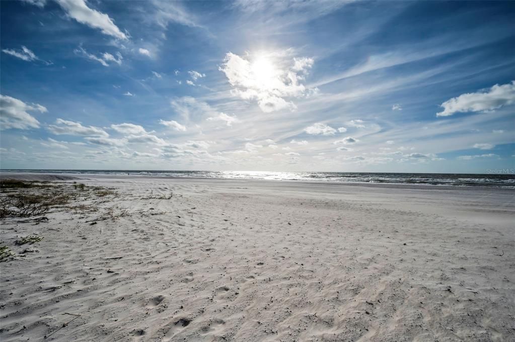 合同活跃: $549,500 (2 贝兹, 2 浴室, 1310 平方英尺)