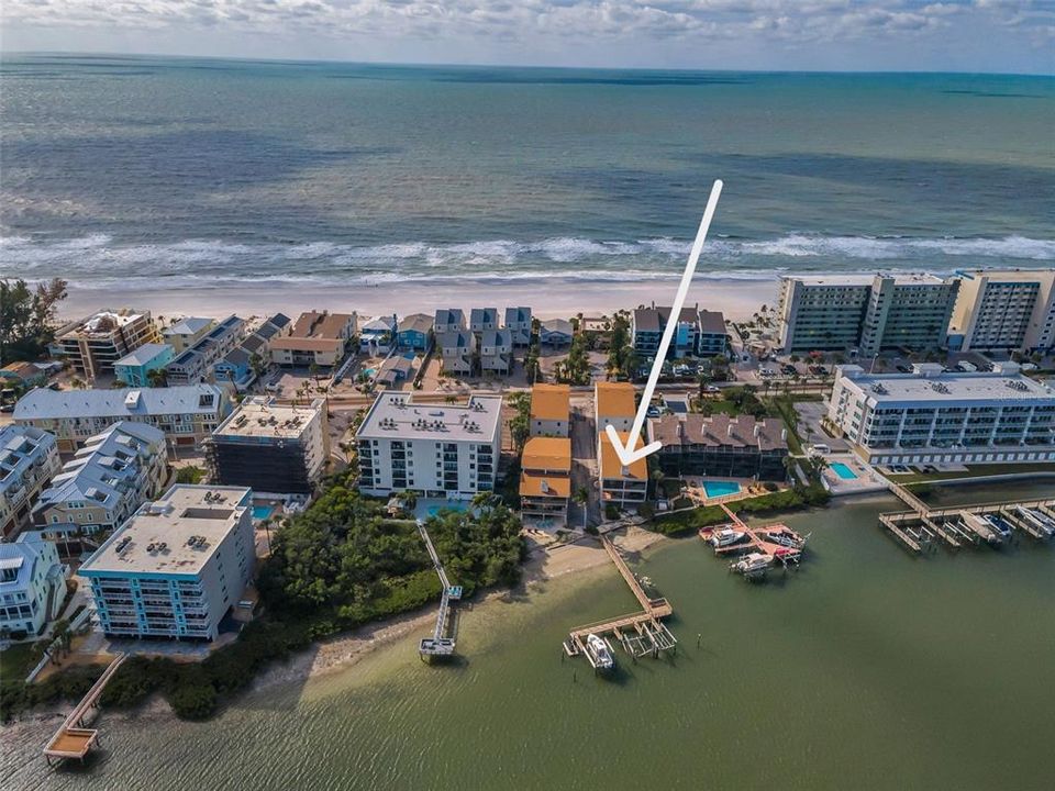 合同活跃: $549,500 (2 贝兹, 2 浴室, 1310 平方英尺)