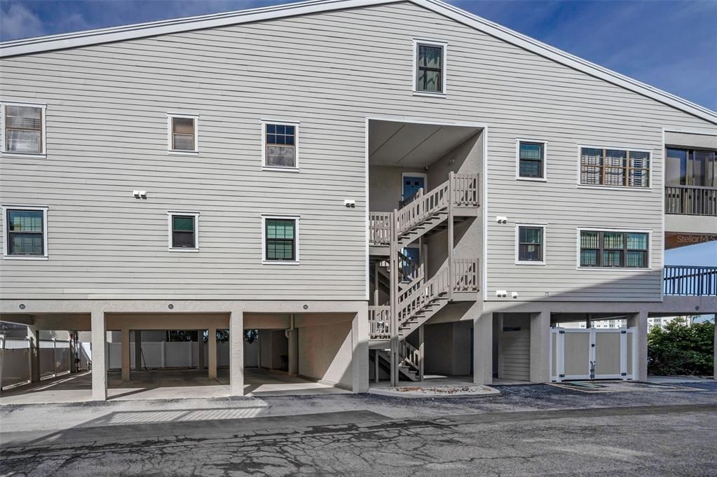 合同活跃: $549,500 (2 贝兹, 2 浴室, 1310 平方英尺)