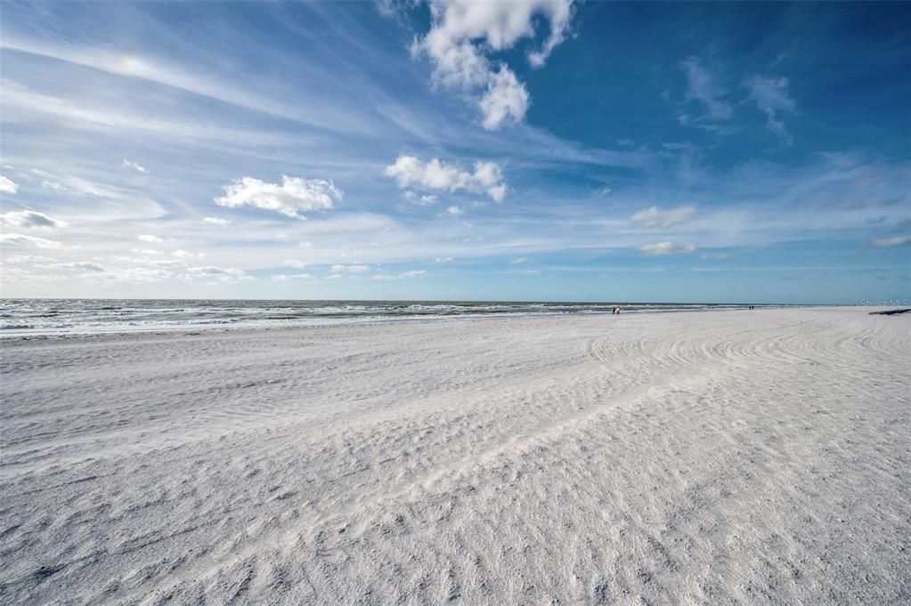 合同活跃: $549,500 (2 贝兹, 2 浴室, 1310 平方英尺)