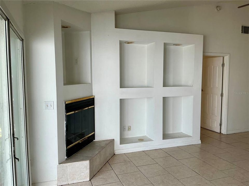 Под контрактом: $229,000 (3 спален, 2 ванн, 1372 Квадратных фут)