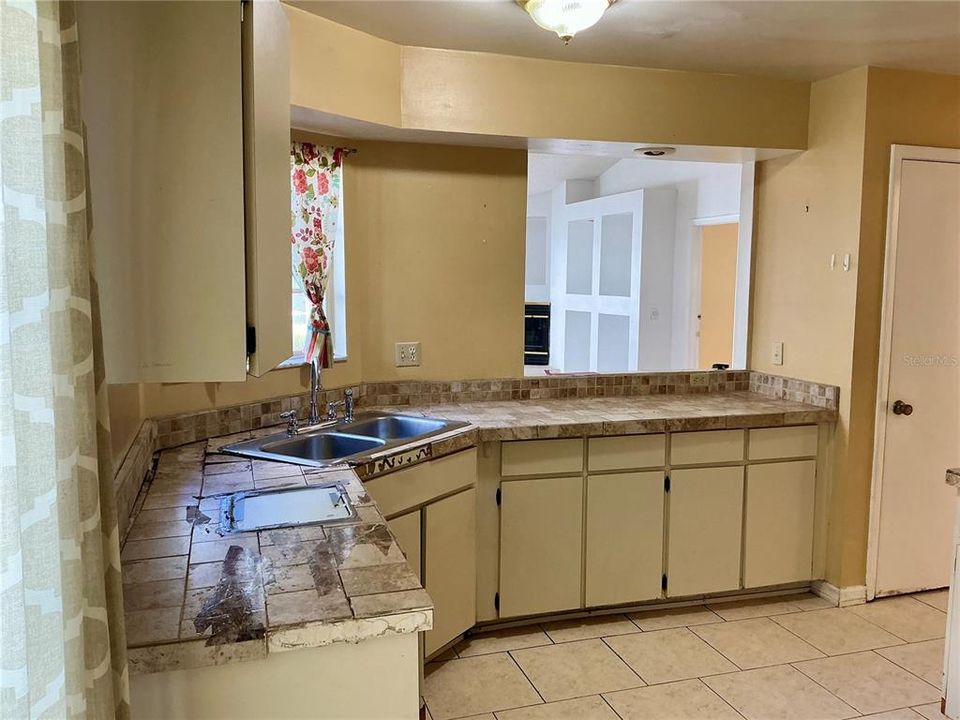 Под контрактом: $229,000 (3 спален, 2 ванн, 1372 Квадратных фут)