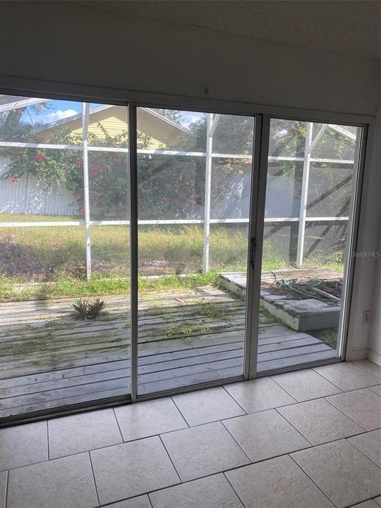 Под контрактом: $229,000 (3 спален, 2 ванн, 1372 Квадратных фут)