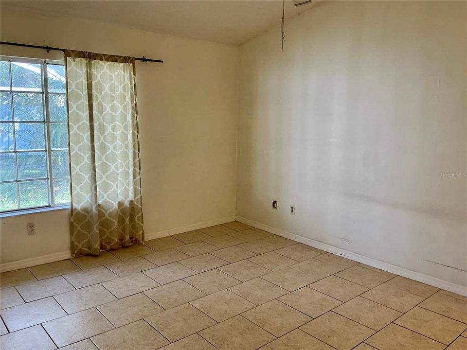 Под контрактом: $229,000 (3 спален, 2 ванн, 1372 Квадратных фут)