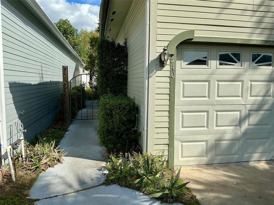 Под контрактом: $229,000 (3 спален, 2 ванн, 1372 Квадратных фут)