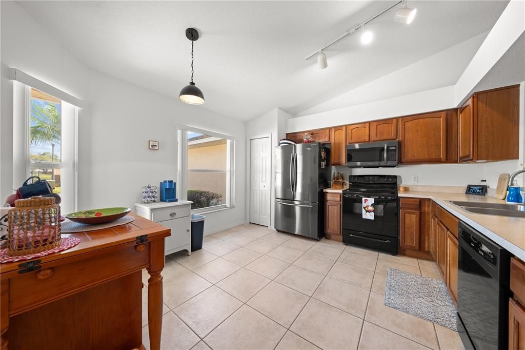For Sale: $290,000 (3 beds, 2 baths, 1364 Square Feet)