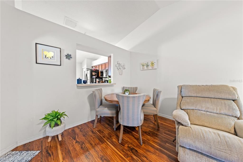 For Sale: $290,000 (3 beds, 2 baths, 1364 Square Feet)