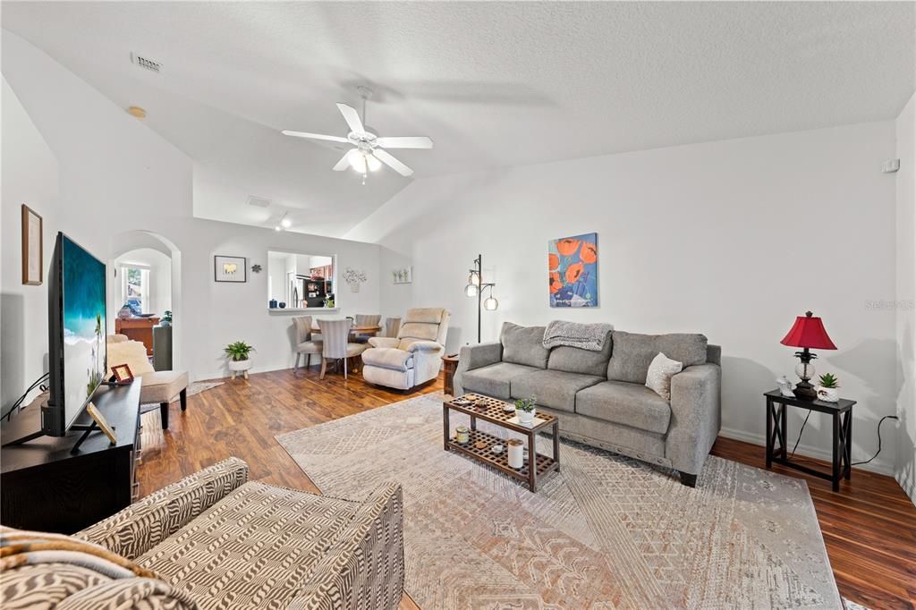 For Sale: $290,000 (3 beds, 2 baths, 1364 Square Feet)