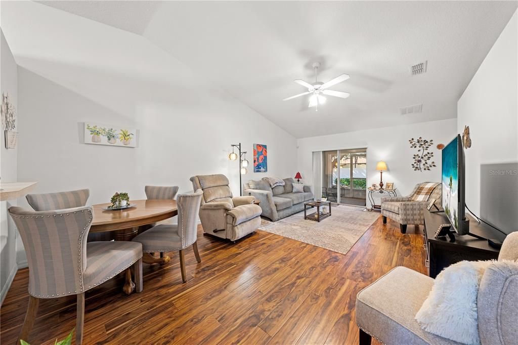 For Sale: $290,000 (3 beds, 2 baths, 1364 Square Feet)