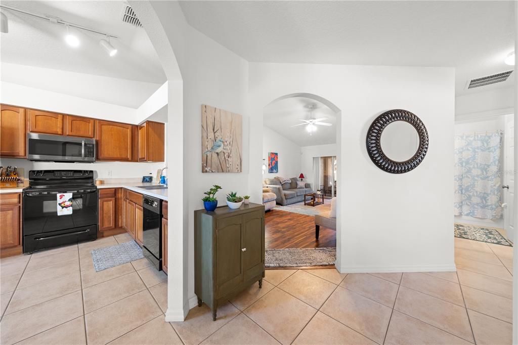 For Sale: $290,000 (3 beds, 2 baths, 1364 Square Feet)