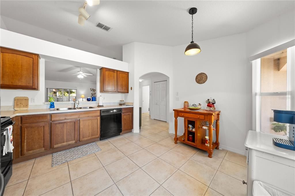 For Sale: $290,000 (3 beds, 2 baths, 1364 Square Feet)