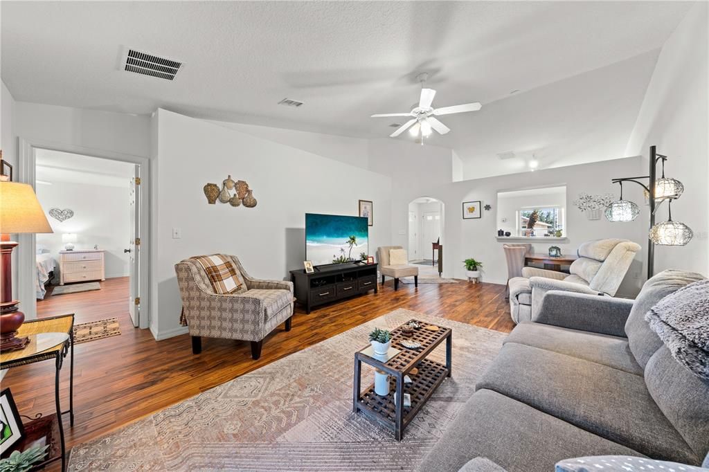 For Sale: $290,000 (3 beds, 2 baths, 1364 Square Feet)