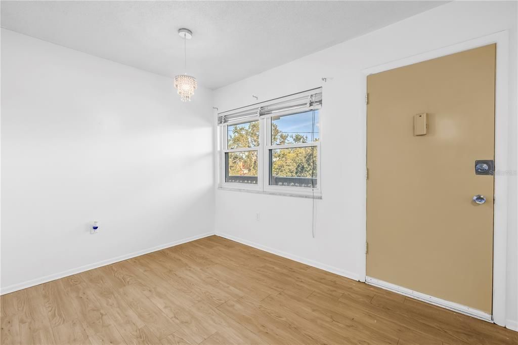 待售: $125,000 (1 贝兹, 1 浴室, 650 平方英尺)