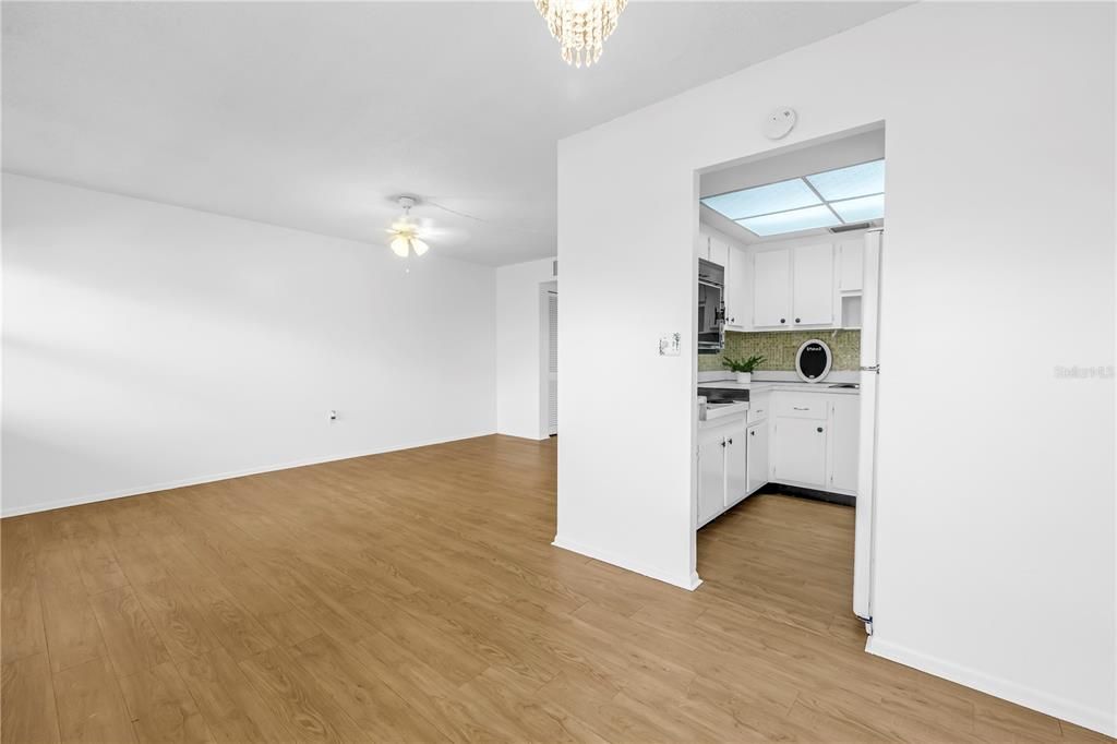 待售: $125,000 (1 贝兹, 1 浴室, 650 平方英尺)