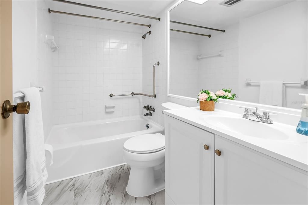 待售: $125,000 (1 贝兹, 1 浴室, 650 平方英尺)