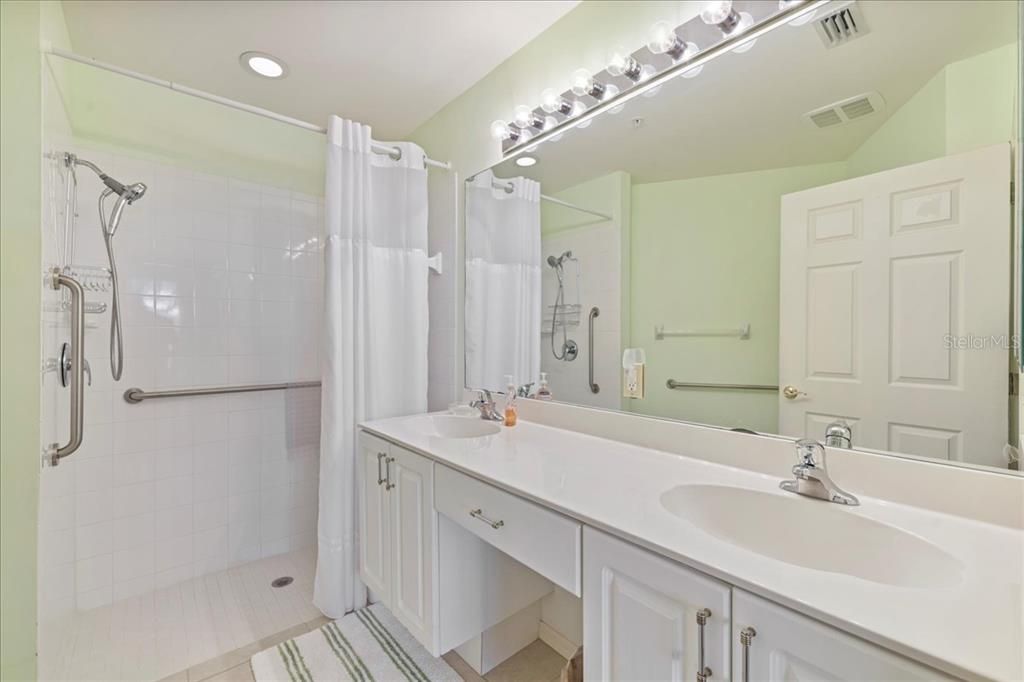 For Sale: $211,000 (2 beds, 2 baths, 1256 Square Feet)