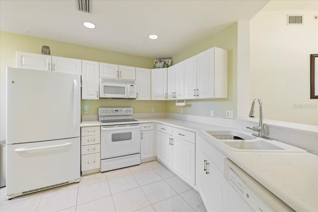 For Sale: $211,000 (2 beds, 2 baths, 1256 Square Feet)