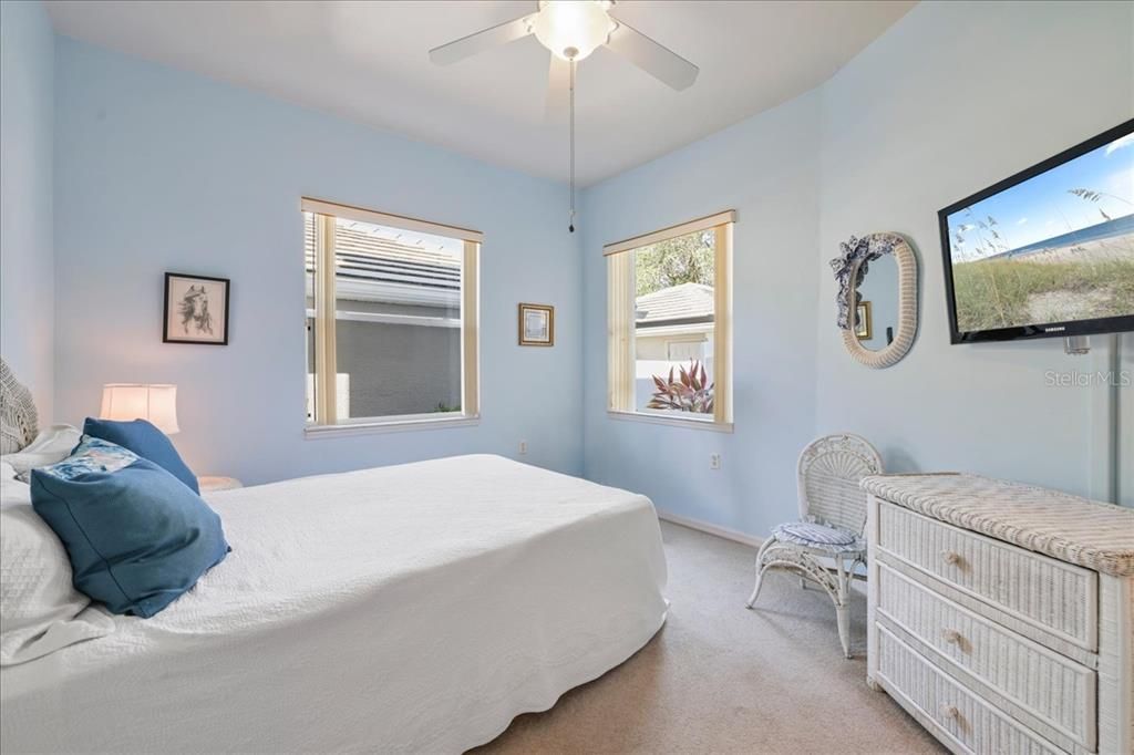 For Sale: $211,000 (2 beds, 2 baths, 1256 Square Feet)