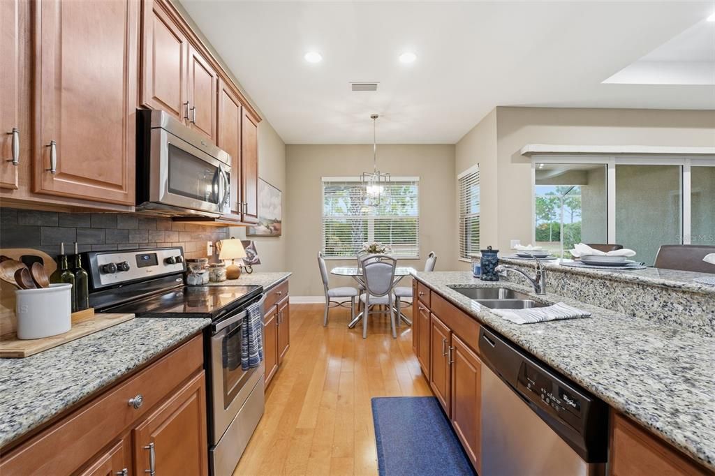 待售: $550,000 (3 贝兹, 2 浴室, 2281 平方英尺)