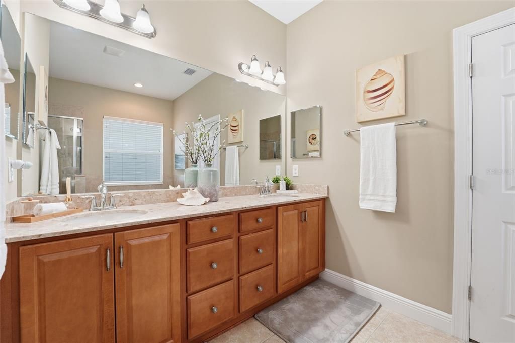 待售: $550,000 (3 贝兹, 2 浴室, 2281 平方英尺)