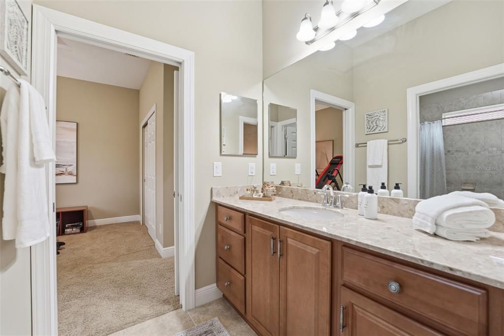 待售: $550,000 (3 贝兹, 2 浴室, 2281 平方英尺)