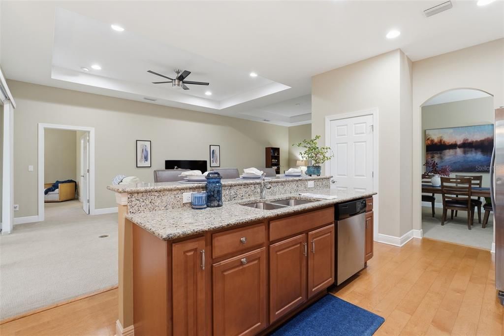 待售: $550,000 (3 贝兹, 2 浴室, 2281 平方英尺)