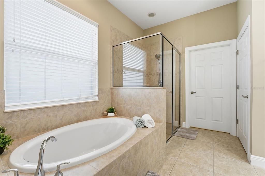 待售: $550,000 (3 贝兹, 2 浴室, 2281 平方英尺)