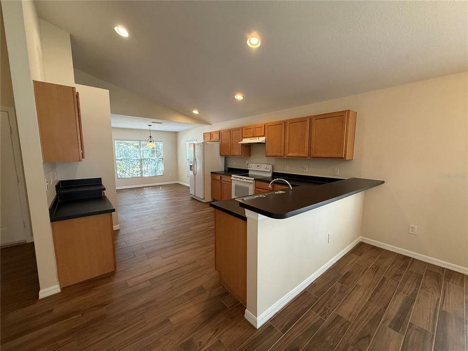 出租: $2,250 (3 贝兹, 2 浴室, 1842 平方英尺)