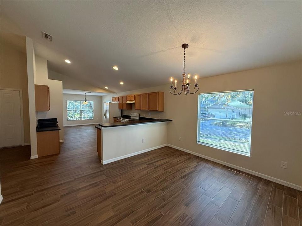 出租: $2,250 (3 贝兹, 2 浴室, 1842 平方英尺)