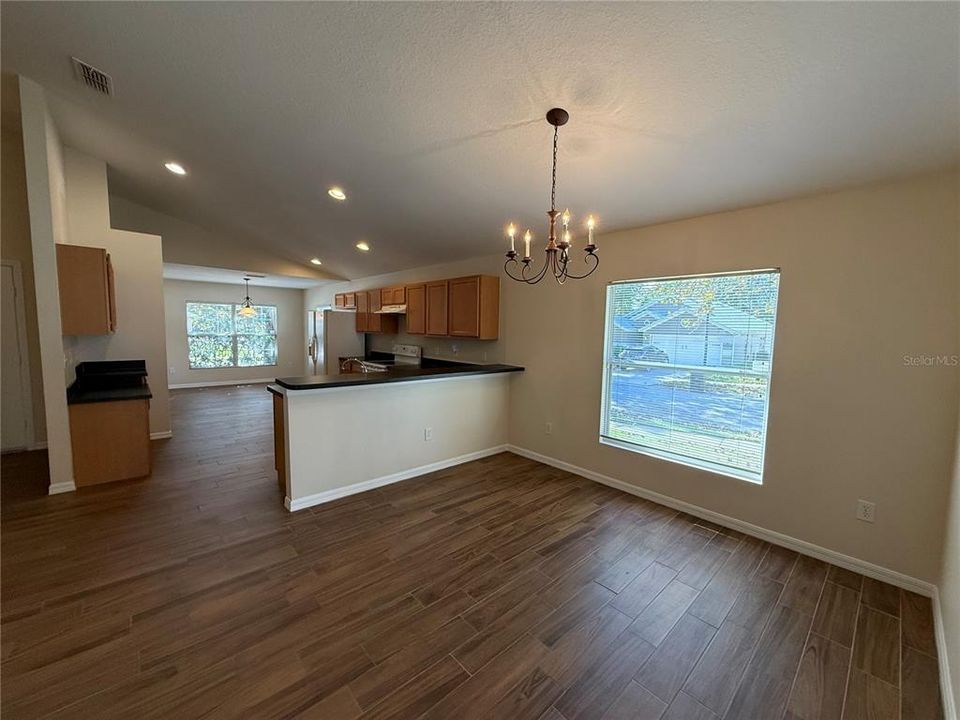 出租: $2,250 (3 贝兹, 2 浴室, 1842 平方英尺)