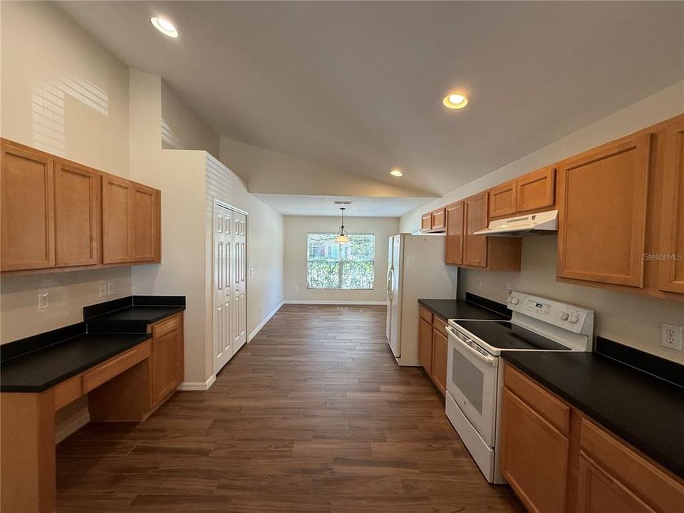 出租: $2,250 (3 贝兹, 2 浴室, 1842 平方英尺)