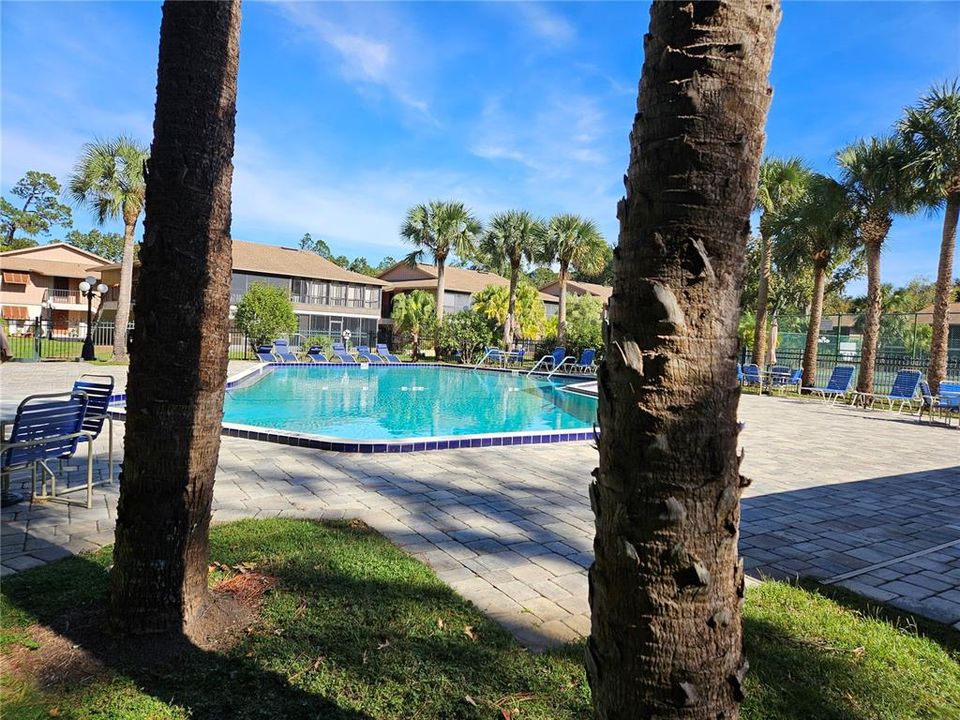 For Sale: $165,000 (2 beds, 2 baths, 897 Square Feet)