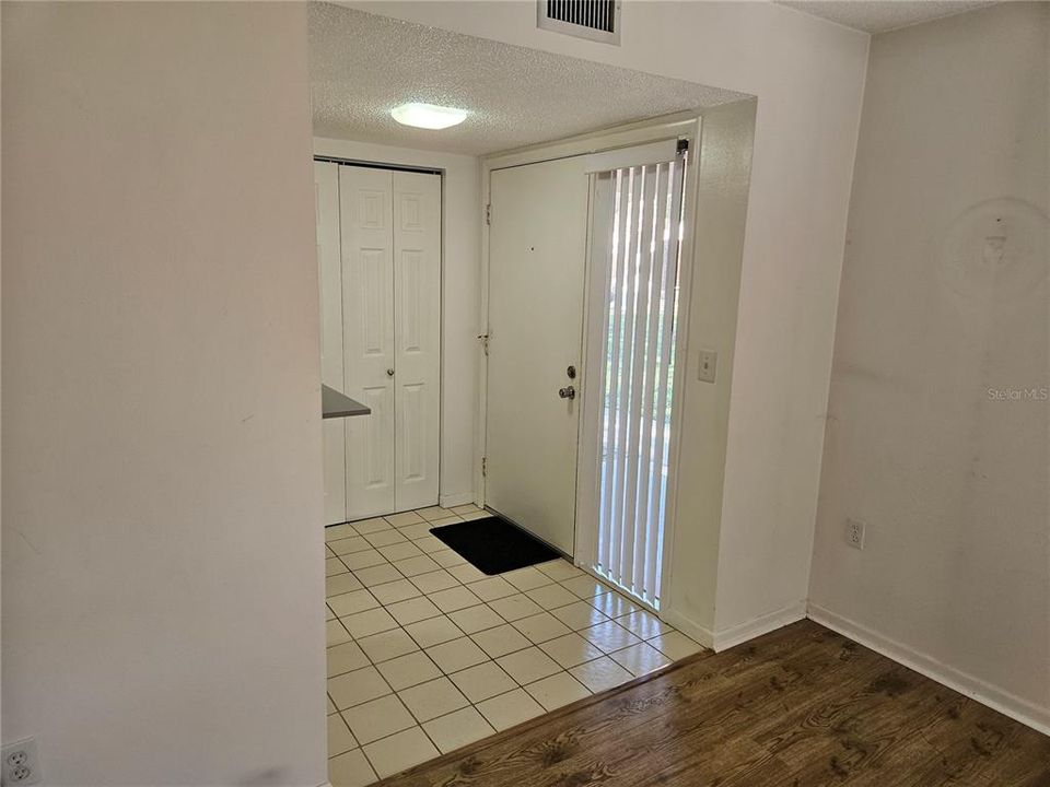 For Sale: $165,000 (2 beds, 2 baths, 897 Square Feet)