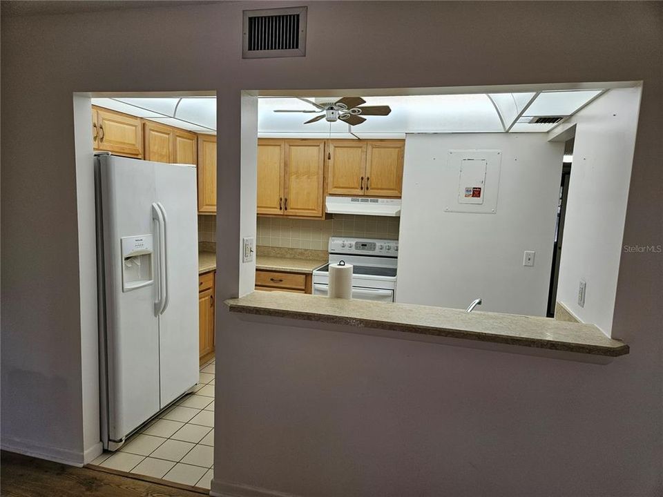 For Sale: $165,000 (2 beds, 2 baths, 897 Square Feet)