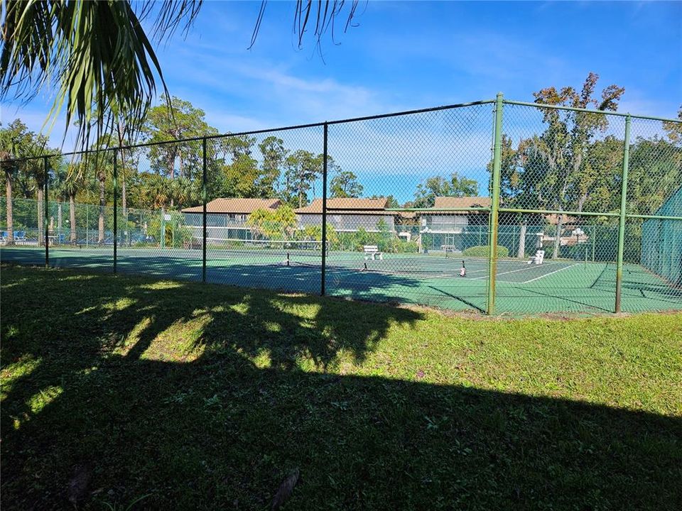 For Sale: $165,000 (2 beds, 2 baths, 897 Square Feet)