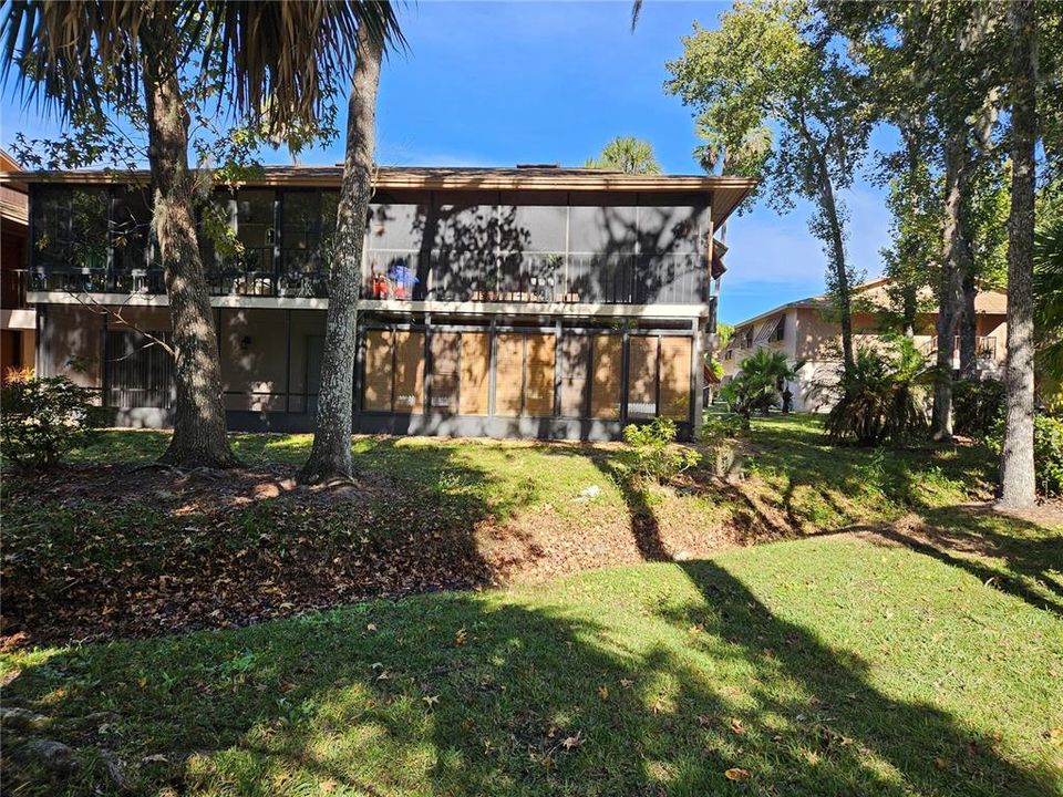 For Sale: $165,000 (2 beds, 2 baths, 897 Square Feet)