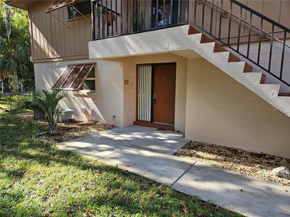 For Sale: $165,000 (2 beds, 2 baths, 897 Square Feet)