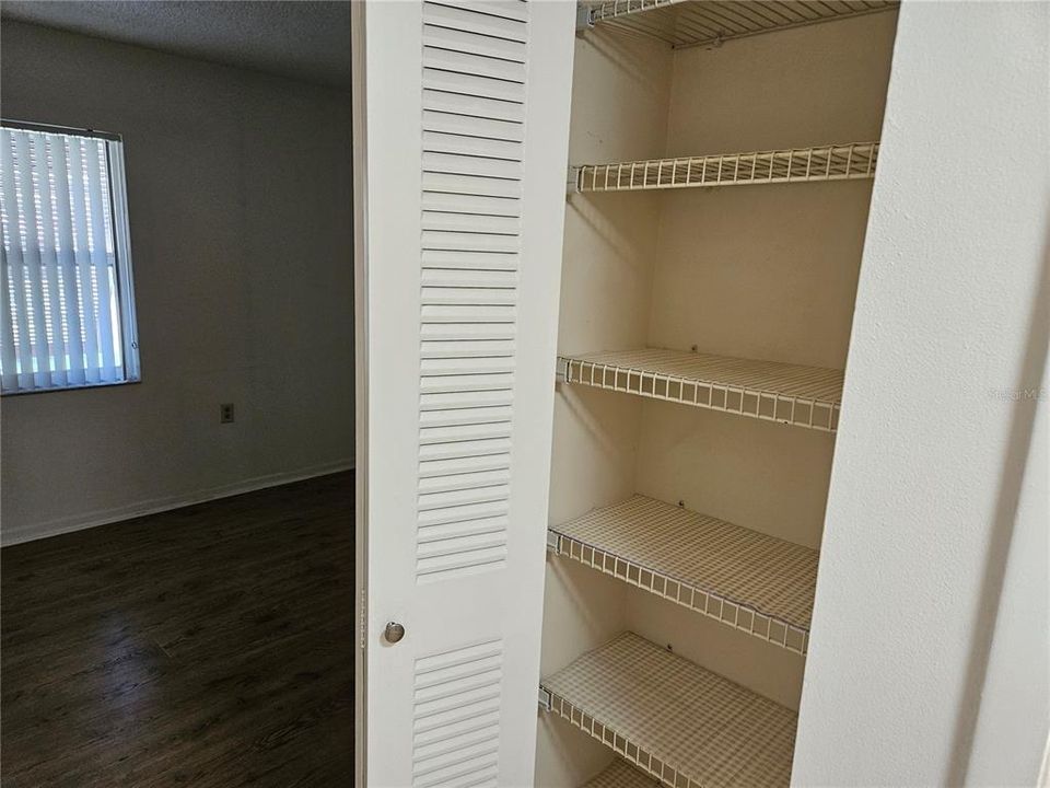 For Sale: $165,000 (2 beds, 2 baths, 897 Square Feet)