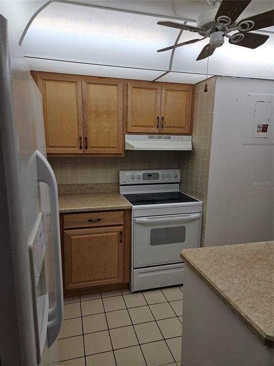 For Sale: $165,000 (2 beds, 2 baths, 897 Square Feet)