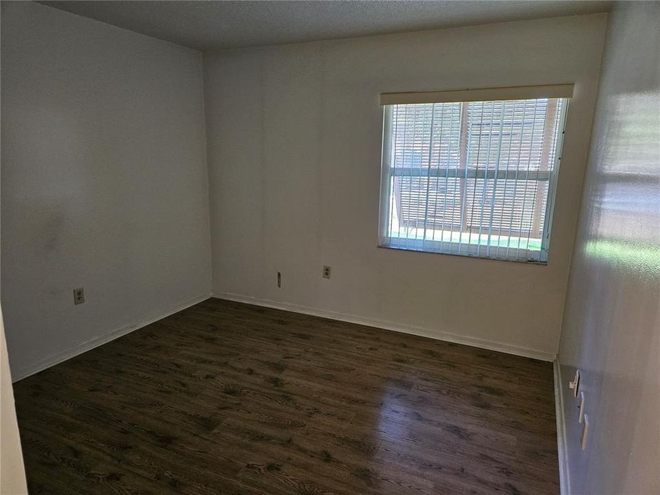 For Sale: $165,000 (2 beds, 2 baths, 897 Square Feet)