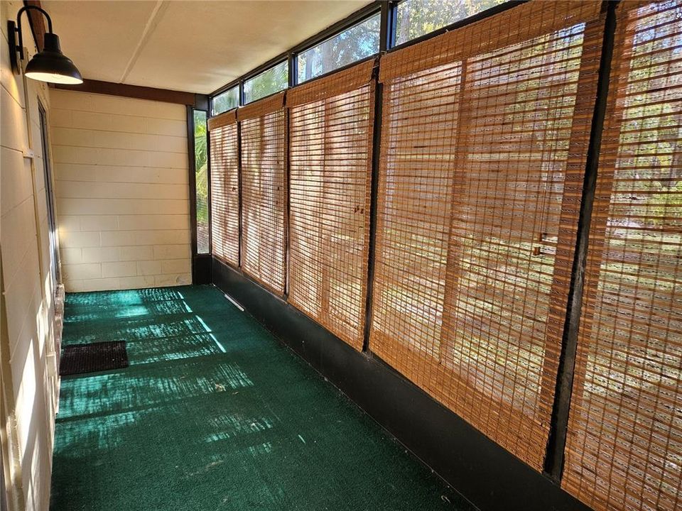 For Sale: $165,000 (2 beds, 2 baths, 897 Square Feet)