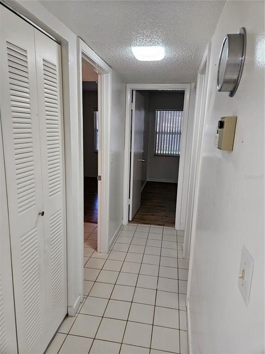 For Sale: $165,000 (2 beds, 2 baths, 897 Square Feet)