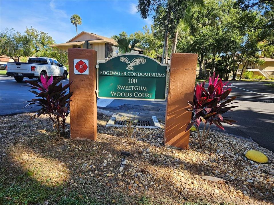 For Sale: $165,000 (2 beds, 2 baths, 897 Square Feet)