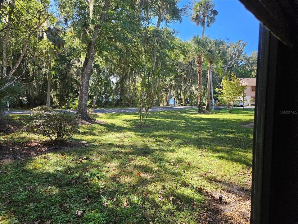 For Sale: $165,000 (2 beds, 2 baths, 897 Square Feet)